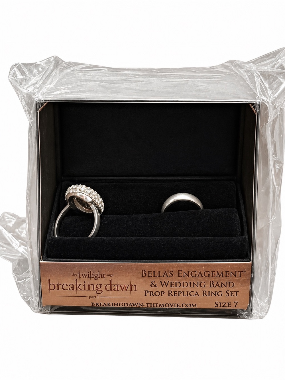 Twilight Breaking RARE Dawn Bella’s Engagement and Wedding Band Replica Set NWT - Picture 3 of 5